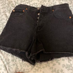 Black Levi’s ribcage shorts